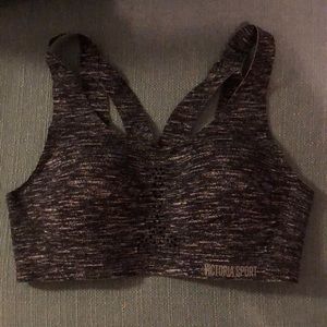 Victoria’s Secret sports bra size 34B